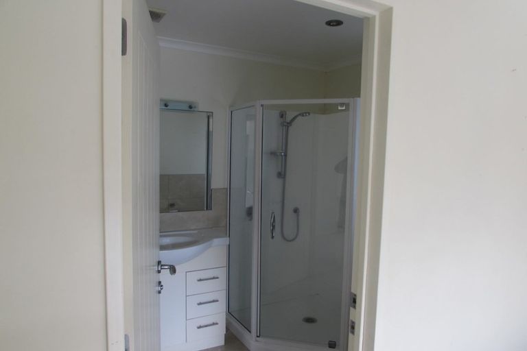 Photo of property in 60 South Kensington Way, Henderson, Auckland, 0612