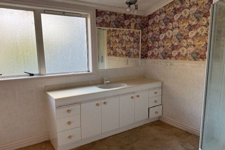 Photo of property in 26 Awhiorangi Promenade, Swanson, Auckland, 0816