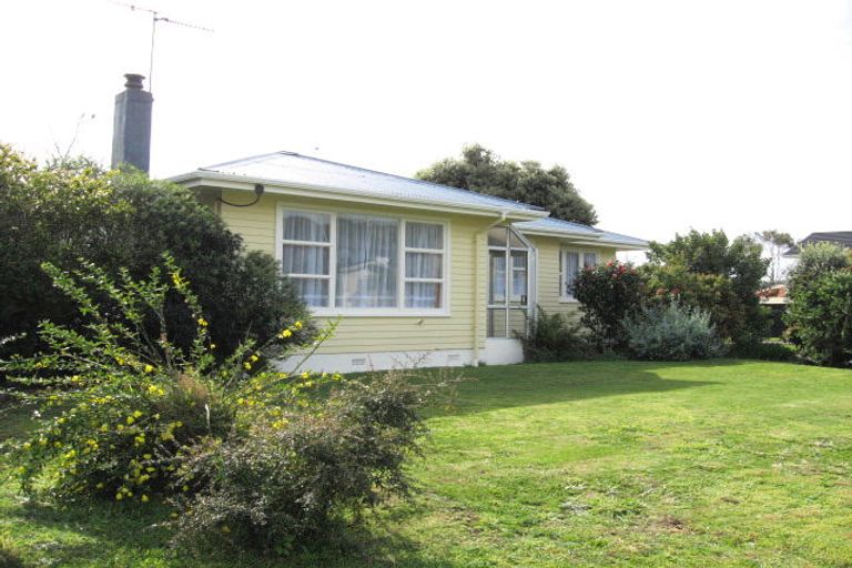 Photo of property in 15 Awatea Avenue, Paraparaumu, 5032
