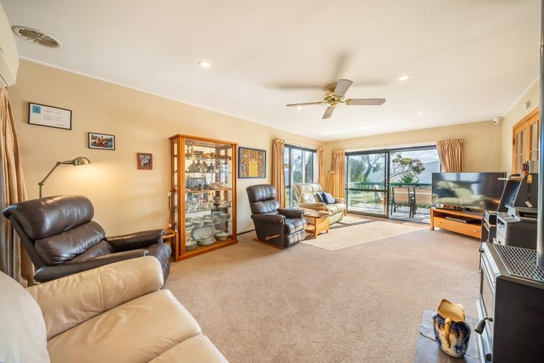Photo of property in 4 Raynham Way, Silverstream, Upper Hutt, 5019