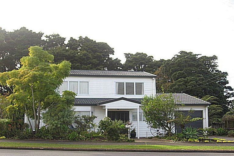 Photo of property in 2/27 Hill Road, Hillpark, Auckland, 2102