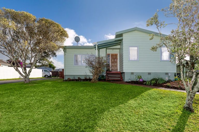 Photo of property in 14 Miriam Corban Heights, Henderson, Auckland, 0612