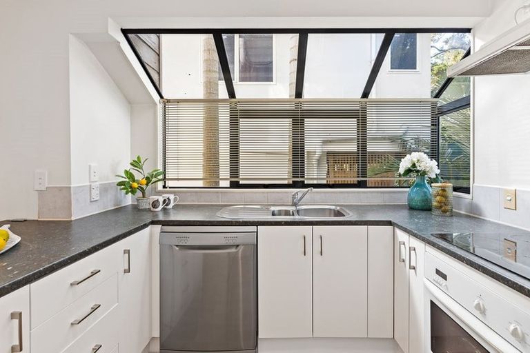 Photo of property in 2/62a Lynden Avenue, Hillcrest, Auckland, 0627