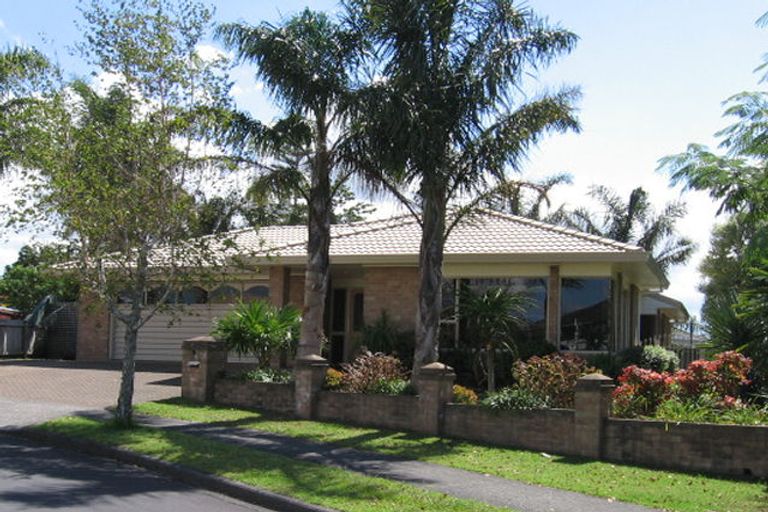 Photo of property in 5 Optimist Place, West Harbour, Auckland, 0618