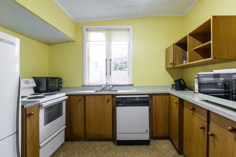 Photo of property in 28 Lighthouse Road, Bluff Hill, Napier, 4110