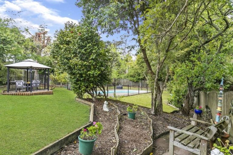 Photo of property in 18 Abbeygate Street, Birkdale, Auckland, 0626