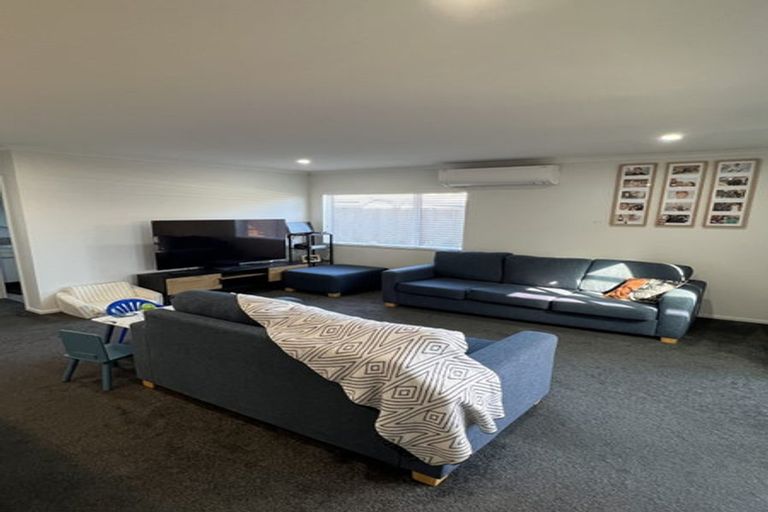 Photo of property in 32 Whareatua Avenue, Takanini, 2112