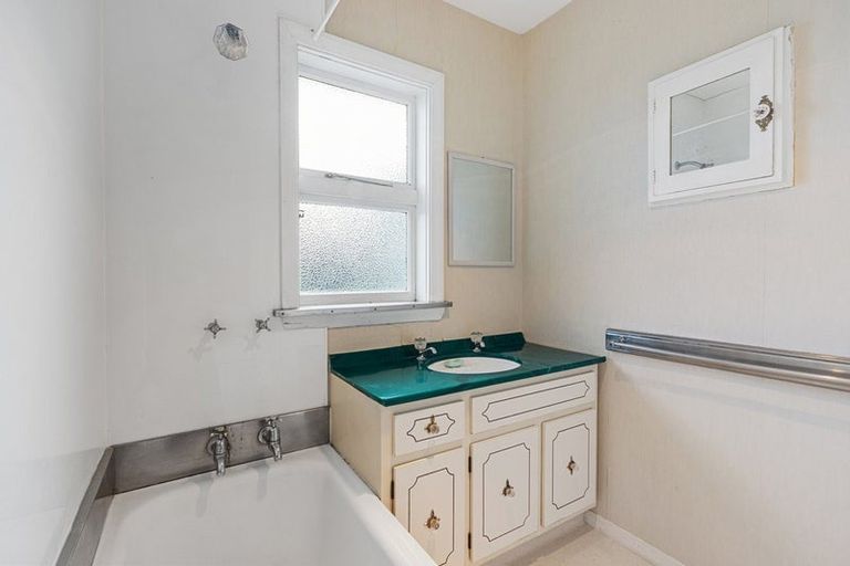 Photo of property in 930 Avonside Drive, Avondale, Christchurch, 8061