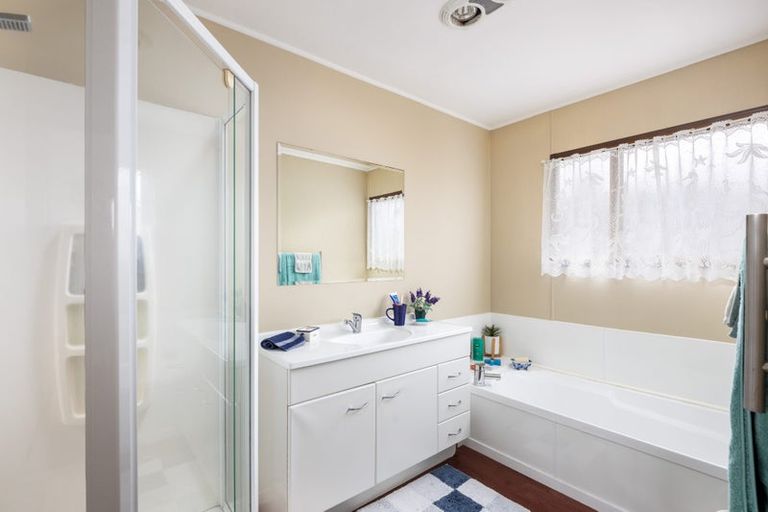 Photo of property in 7 Warren Place, Frankleigh Park, New Plymouth, 4310