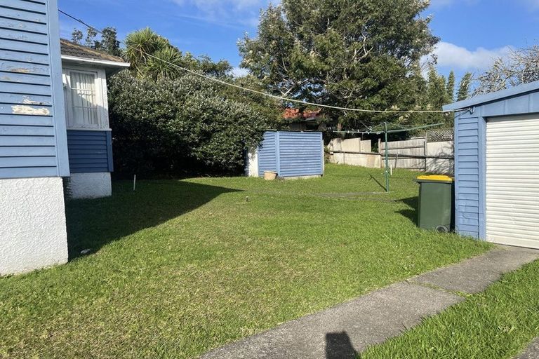 Photo of property in 3 Evans Road, Glen Eden, Auckland, 0602