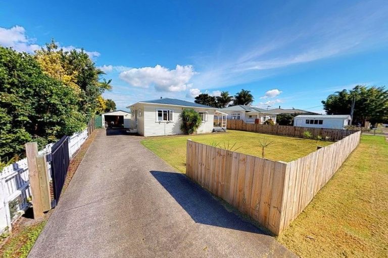 Photo of property in 20 Racecourse Road, Waiuku, 2123