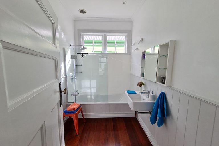 Photo of property in 6 Porritt Avenue, Mount Victoria, Wellington, 6011