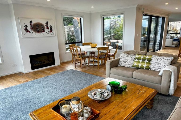 Photo of property in 8 The Track, Plimmerton, Porirua, 5026