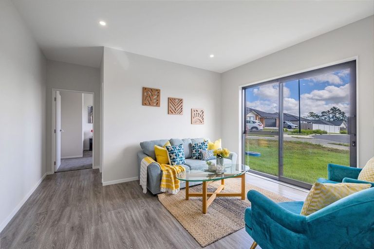 Photo of property in 18 Jeroboam Loop, Kumeu, 0810