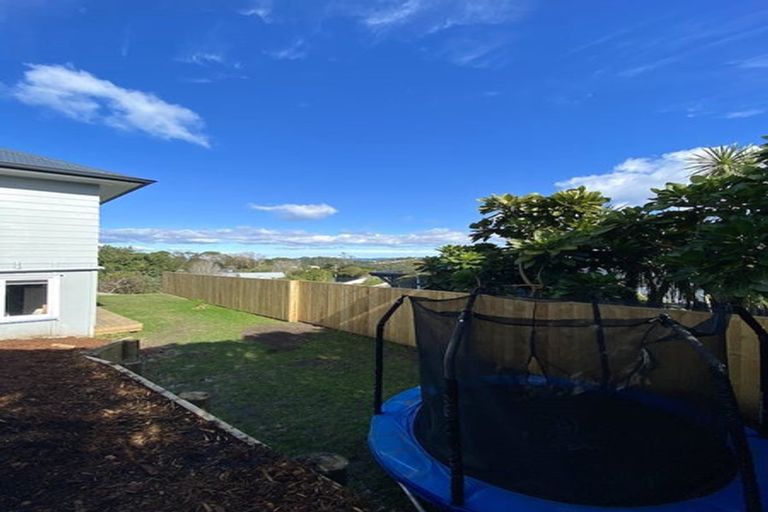 Photo of property in 1/27 Huka Road, Birkenhead, Auckland, 0626