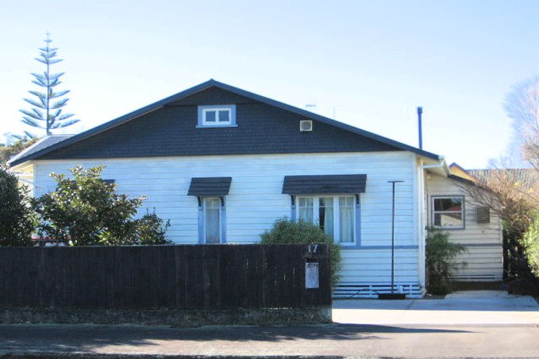 Photo of property in 17 Pirie Street, Palmerston North, 4410