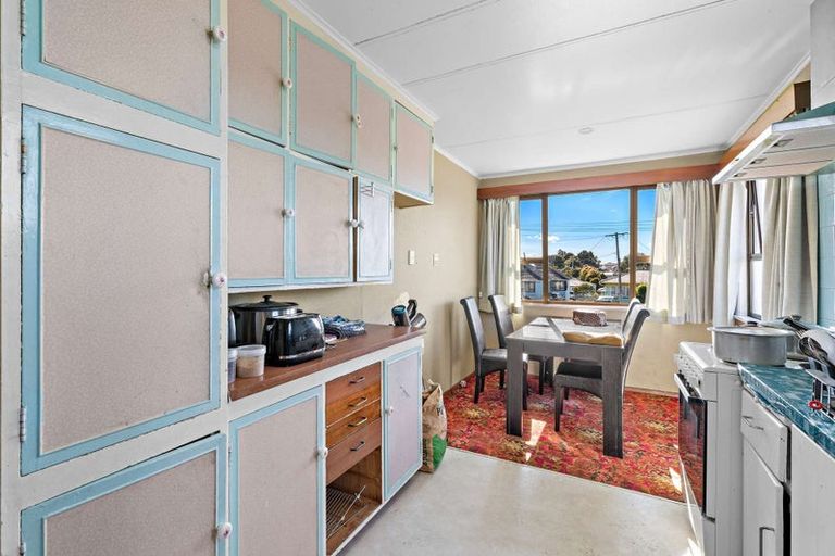 Photo of property in 72 Kelman Road, Kelston, Auckland, 0602