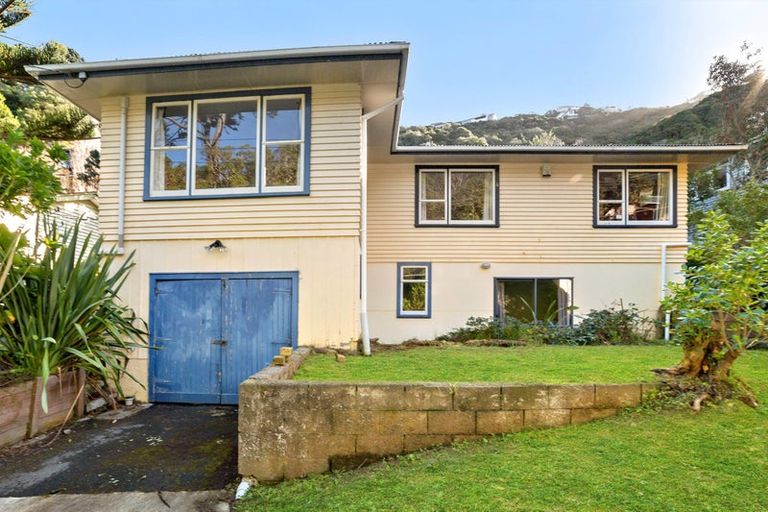 Photo of property in 11 Rangiora Avenue, Kaiwharawhara, Wellington, 6035