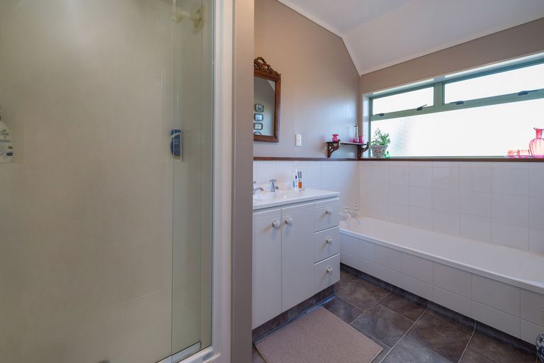 Photo of property in 2/89 Harvey Street, Waipahihi, Taupo, 3330