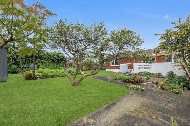 Photo of property in 17 Larne Avenue, Pakuranga Heights, Auckland, 2010