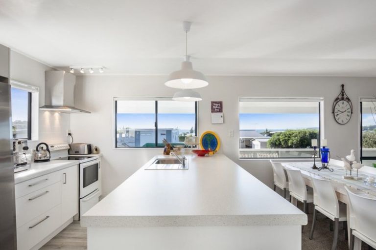 Photo of property in 20 Day Dawn Crescent, Omaha, 0986