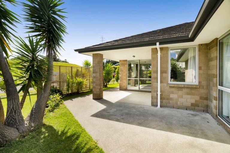 Photo of property in 17 Heta Road, Highlands Park, New Plymouth, 4312