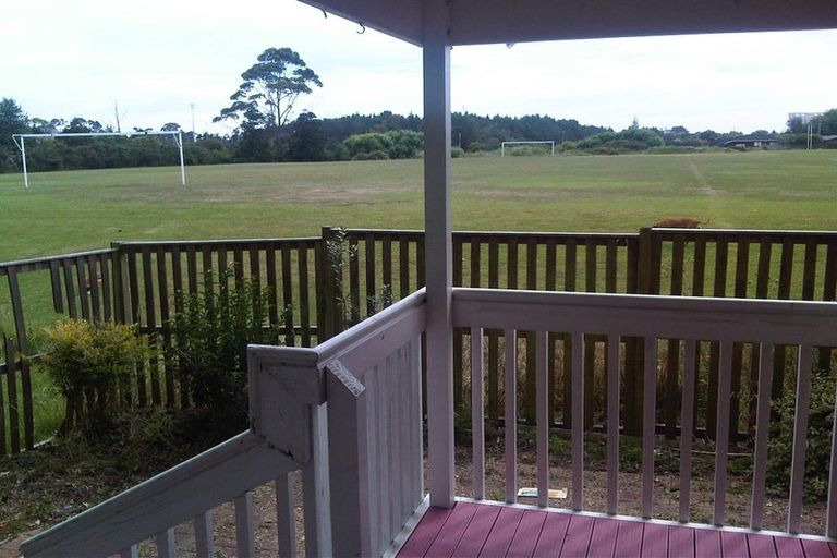 Photo of property in 2/62 Tonar Street, Northcote, Auckland, 0627