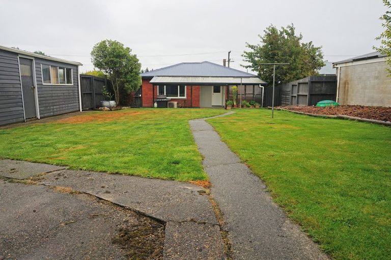 Photo of property in 12 Holloway Street, Waikiwi, Invercargill, 9810