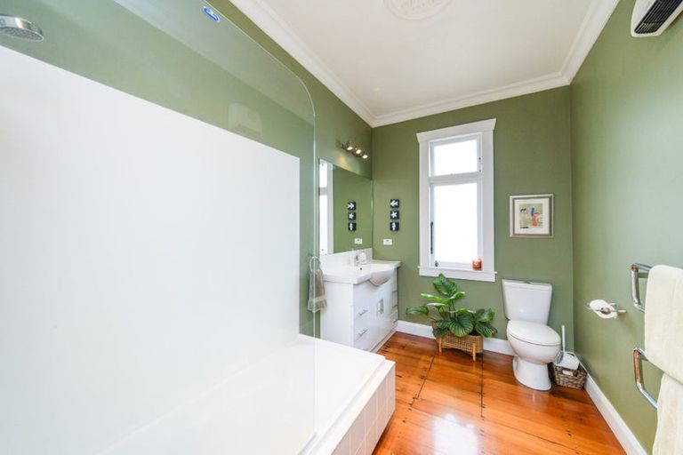 Photo of property in 33 College Street, Awapuni, Palmerston North, 4412