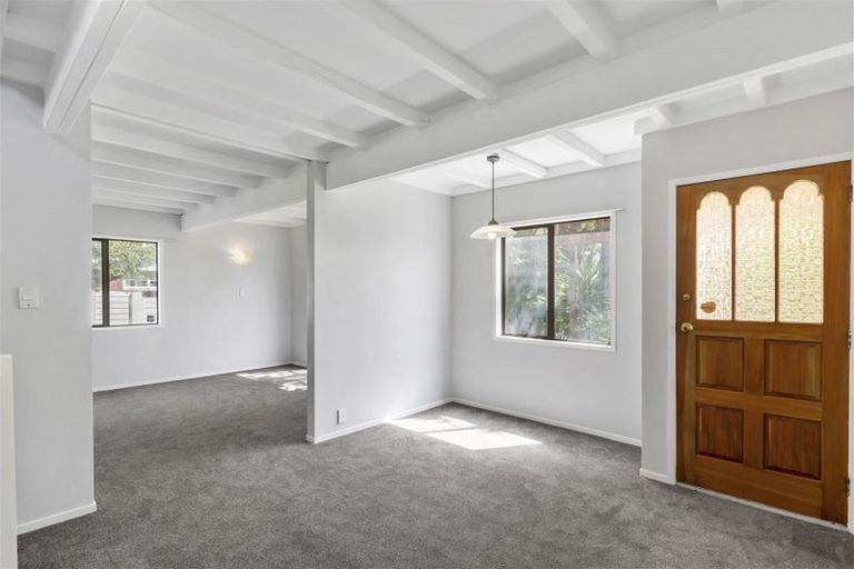 Photo of property in 1/6 Tahinga Street, Northcote, Auckland, 0627