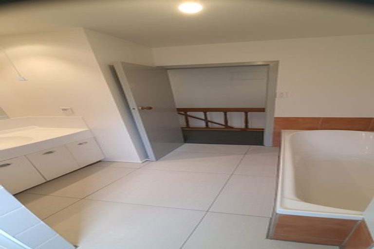 Photo of property in 37 Raroa Terrace, Tawa, Wellington, 5028