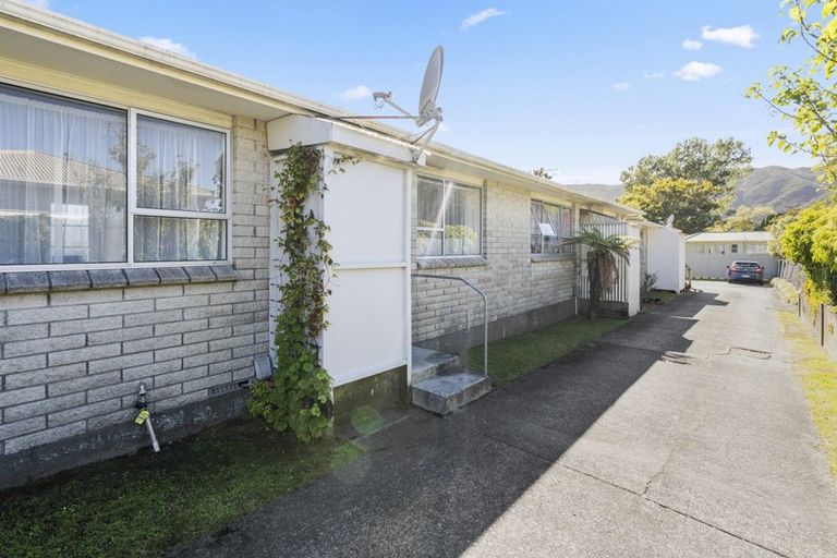 Photo of property in 186b Wellington Road, Wainuiomata, Lower Hutt, 5014