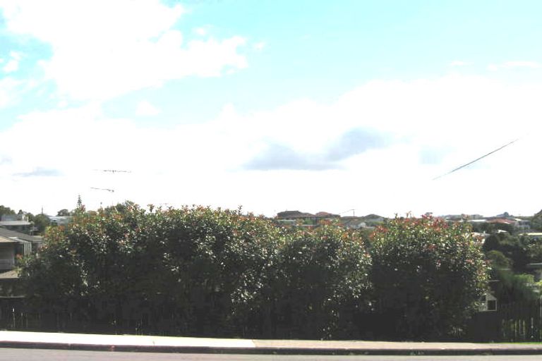 Photo of property in 1/870 Beach Road, Waiake, Auckland, 0630