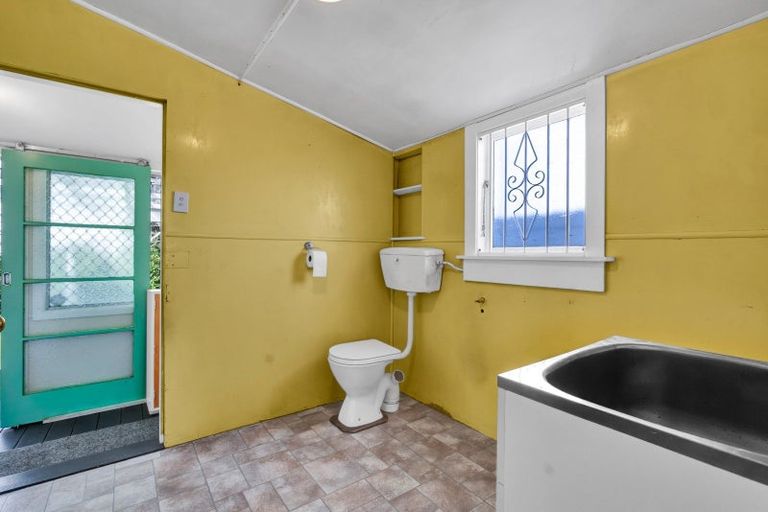 Photo of property in 35 Cracroft Street, Waitara, 4320