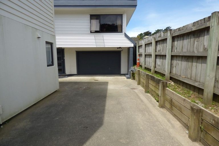 Photo of property in 164 Newlands Road, Newlands, Wellington, 6037
