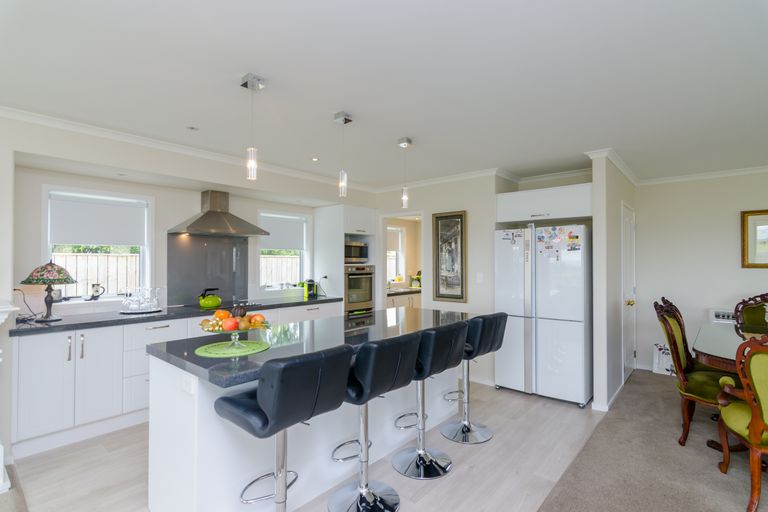 Photo of property in 10 Feist Street, Carterton, 5713