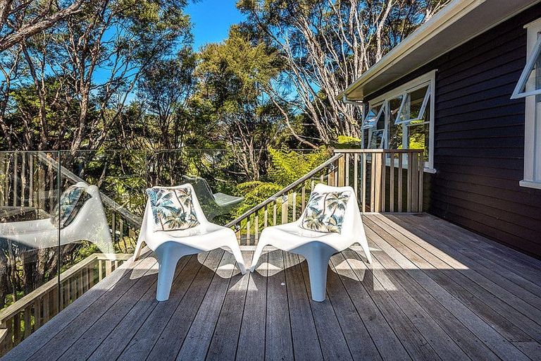 Photo of property in 116 Queens Drive, Oneroa, Waiheke Island, 1081