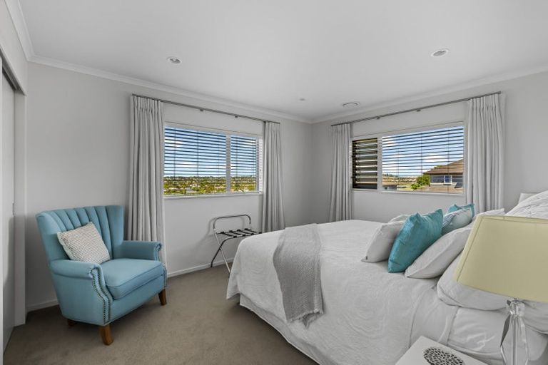 Photo of property in 60 Chesterfield Way, Orewa, 0931