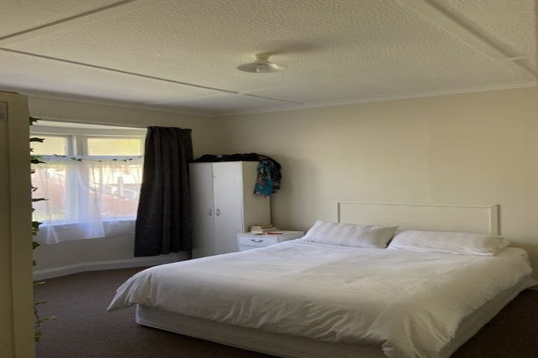 Photo of property in 64 Maupuia Road, Maupuia, Wellington, 6022