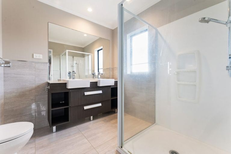 Photo of property in 11 Mauku Lane, Greenhithe, Auckland, 0632