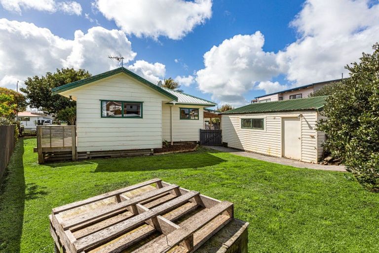 Photo of property in 44 Taihiki Road, Clarks Beach, 2122