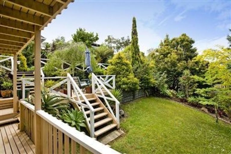 Photo of property in 44 Balmain Road, Chatswood, Auckland, 0626