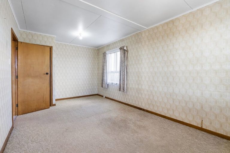 Photo of property in 62 Ninia Road, Paraite, New Plymouth, 4373