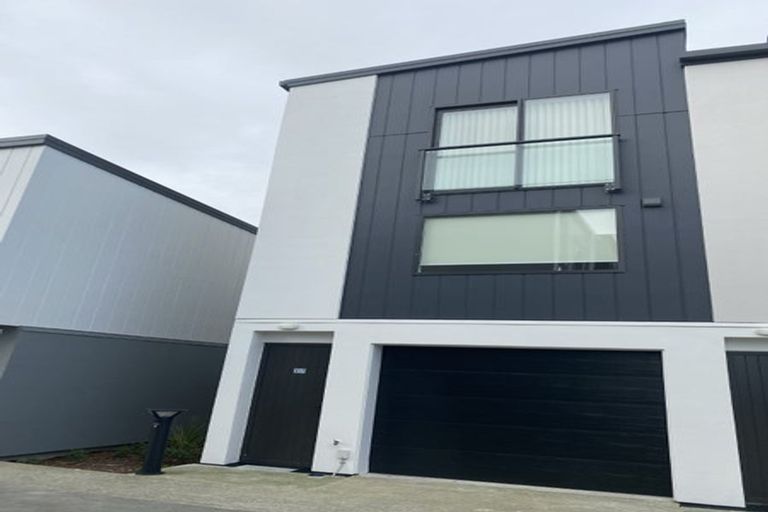 Photo of property in 21 Pukakaho Lane, Papatoetoe, Auckland, 2025