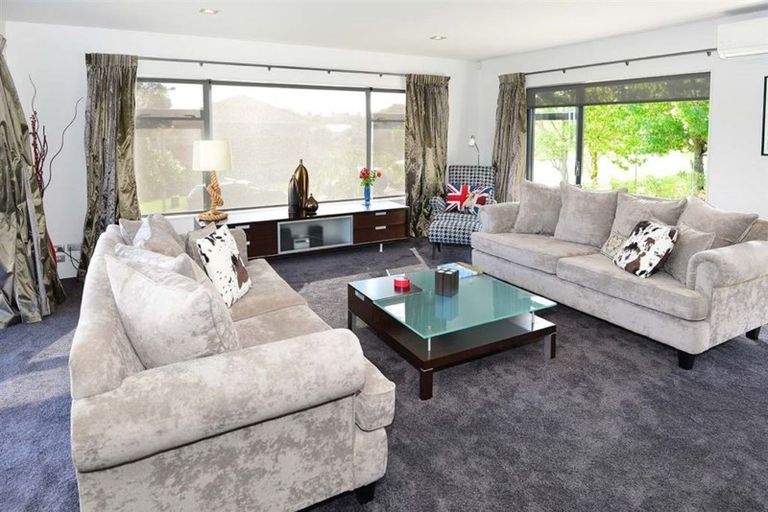 Photo of property in 33 Serene Place, Gulf Harbour, Whangaparaoa, 0930