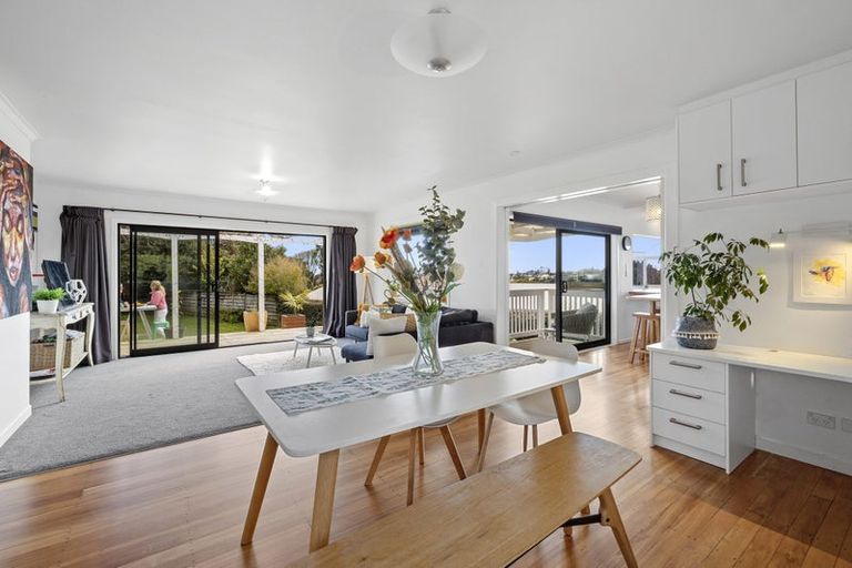 Photo of property in 18 Doralto Road, Frankleigh Park, New Plymouth, 4310