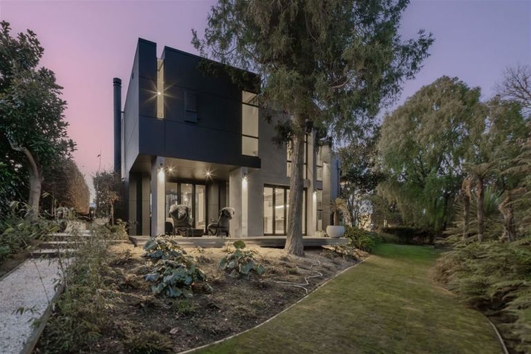 Photo of property in 100 Glandovey Road, Fendalton, Christchurch, 8052