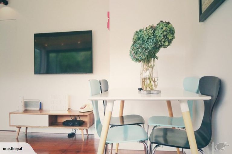 Photo of property in 18 Fernlea Avenue, Karori, Wellington, 6012