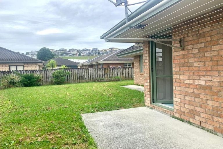 Photo of property in 30 Liddesdale Place, Papakura, 2110