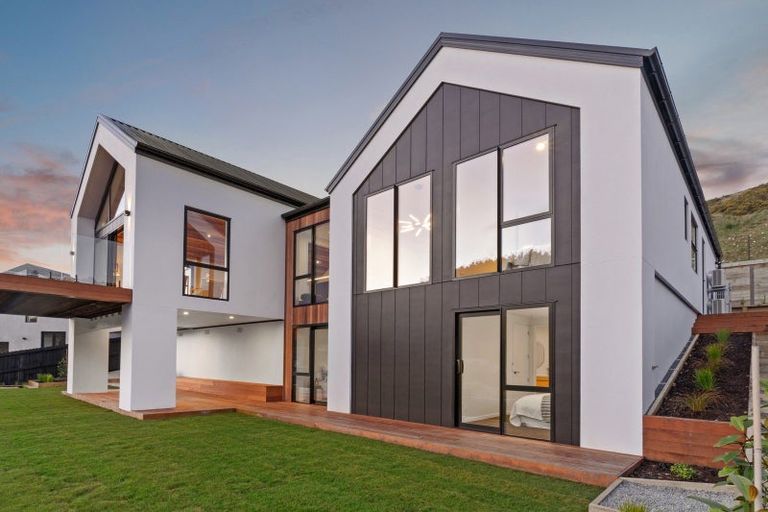 Photo of property in 10 Flowers Lane, Cracroft, Christchurch, 8022